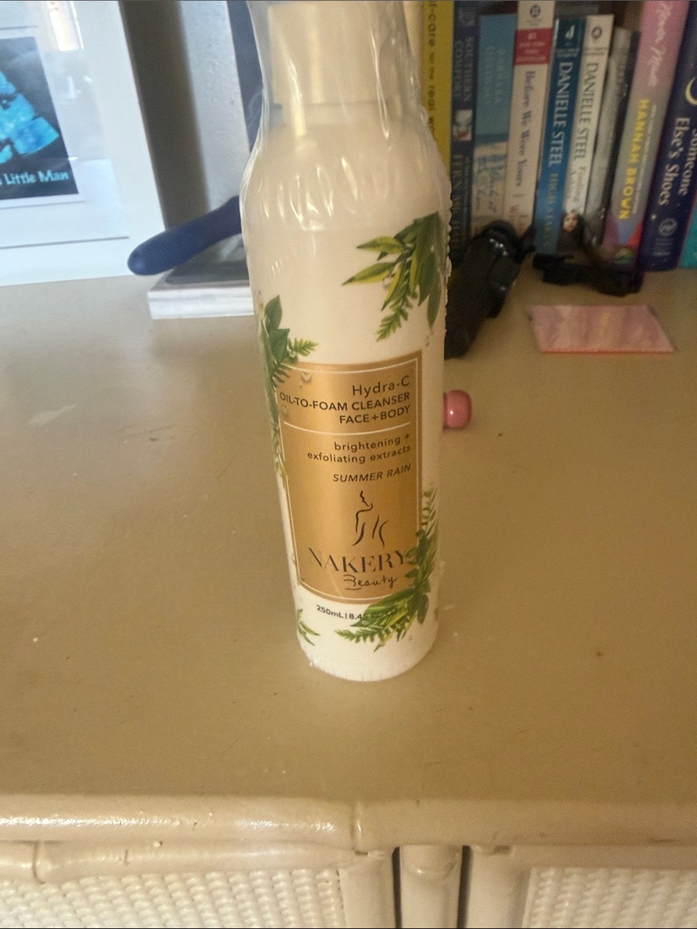 Nakery Beauty Hydra-C Oil-to-Foam Cleanser — White